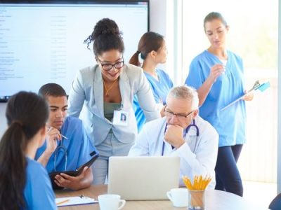 Reunión medica, Clínica Varyna